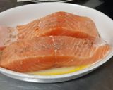 Foto del paso 1 de la receta Salmón al horno con salsa de zanahoria