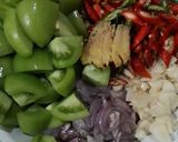 Foto langkah ke 2 dari resep Tumis tongkol asap dengaan Kemangi.