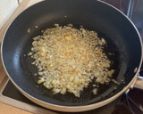 Foto del paso 2 de la receta: Merluza en salsa de coco