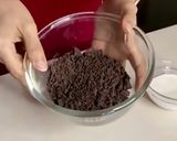 A picture of step 6 of Chocolate biscuit cake.