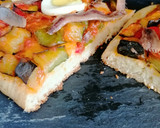 Foto del paso 12 de la receta: Coca de pisto, anchoas y huevo
