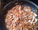 Foto del paso 4 de la receta: Revuelto de champiñón con bastones de pollo