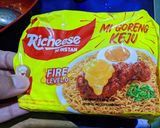 Foto langkah ke 1 dari resep Mie Tumis Keju Pedas.