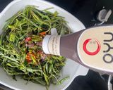 รูปขั้นตอนการทำที่ 3 ของ ผัดกระเฉดไฟแดงเต้าหู้ปลา plant based