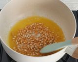 Foto langkah ke 1 dari resep Popcorn Caramel Buah Naga.