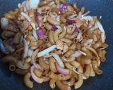 Foto del paso 3 de la receta: Macarrones en salsa de soja con pechuga de pato y fetas de jamón