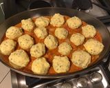Une image de l'étape 9 de Boulettes de polenta au persil, jambon et parmesan sauce tomates et carottes.