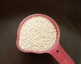 तिल गुलाब के रोल (Til gulab ke roll recipe in Hindi) रेसिपी चरण 1 फोटो