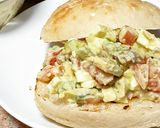 Foto del paso 2 de la receta Pan cristal con ensaladilla de aguacate