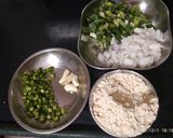 हरी प्याज़ का बेसन(Hari pyaz ka besan recipe in Hindi) रेसिपी चरण 2 फोटो