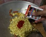 Foto langkah ke 6 dari resep Masakan Anak Kos - Mie Goreng Setan Akhir Bulan.