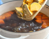 【老菜脯南瓜排骨湯】小暑節氣燉湯，湯頭鮮甜醇郁的食譜步驟3照片