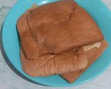 Foto langkah ke 1 dari resep Omelet Roti Tawar Isi.