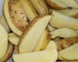 Foto langkah ke 1 dari resep Potato Wedges.