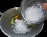 Foto langkah ke 4 dari resep Sup Oyong Bakso Ikan.