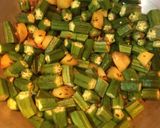 A picture of step 3 of Aloo Bhindi.
