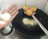 A picture of step 3 of Sabudana Vada with Chutney.