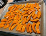Une image de l'étape 7 de Frites de potimarron au miel et épices.