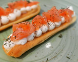 Foto del paso 6 de la receta: Montadito de queso crema y salmón en base de masa choux