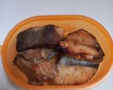 Foto langkah ke 1 dari resep Iwak Pe Kuah Santan (ikan asap).