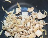 รูปขั้นตอนการทำที่ 4 ของ หมูผัดขิง ไข่ขยี้