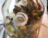 A picture of step 3 of Pickled Asparagus with an Onion.