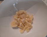 Foto del paso 3 de la receta: Revuelto de espárragos, setas 🍄 pimiento morrón, gambas y huevo