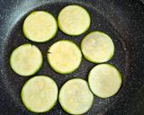 Cukkinis tortilla recept fázis 1 fotója
