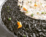 Foto del paso 12 de la receta: Arroz negro v2 con carpaccio de gambas