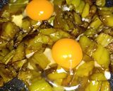 Foto del paso 3 de la receta Revuelto de huevo con pimientos verdes