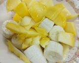 A picture of step 1 of Banana and mango smoothie.
