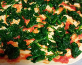 Foto del paso 3 de la receta: Pizza de espinacas y queso de rulo con masa casera sin levadura