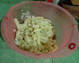 Foto langkah ke 1 dari resep Garlic Cheddar Fries.