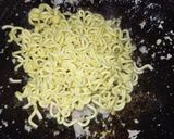 Foto langkah ke 3 dari resep Mie goreng bumbu dapur.