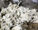 Foto langkah ke 4 dari resep Kripik Bawang Seledri / Stik Bawang/Cimi-cimi Bawang Tanpa Telur.