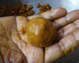 A picture of step 4 of Besan Ladoo.