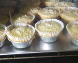 Foto langkah ke 6 dari resep cupcake brownies white chocolate with cheese .