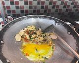 Foto langkah ke 1 dari resep Nasi Goreng Sosis Daun Jeruk.