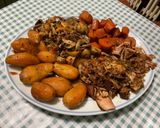 Une image de l'étape 17 de Rouelle de porc confite aux pommes de terre, carottes et champignons.