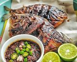 Foto langkah ke 5 dari resep Ikan Bawal Bakar bumbu kecap.