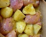 A picture of step 5 of Greek Chicken & Potatoes 😊#mainmeal.