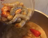 Foto del paso 4 de la receta: Judías blancas con boletus y langostinos/gambones