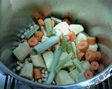 Foto del paso 2 de la receta Caldo del puchero con garbanzos y pollo