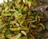 A picture of step 3 of Spiny gourd fry.