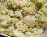 Foto del paso 3 de la receta: Romanescu con bechamel, queso y pesto