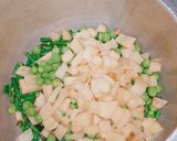A picture of step 2 of French-beans veg rice.