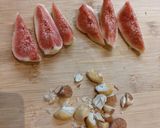 A picture of step 1 of Figs and mozzarella cheese salad with balsamic dressing.
