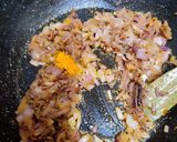 A picture of step 4 of Dry Matar Mushroom.