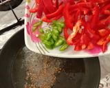 ताजी लाल मिर्च की सब्जी (Taazi lal mirch ki sabzi recipe in Hindi) रेसिपी चरण 4 फोटो