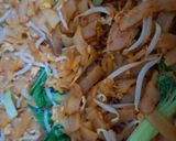 Foto langkah ke 3 dari resep Kwetiau Goreng Pedas.